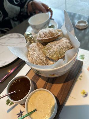 Pistachio madeleines