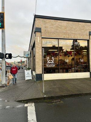 Lonely Crab Record Shop storefront