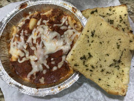 Lasagna & Garlic Bread