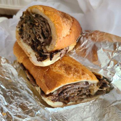 Balboa - grilled roast beef, swiss, onions, mushrooms, horseradish mayo on garlic bread. Dry asf and missing half the ingredients.