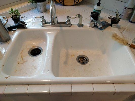 Kitchen sink before clean