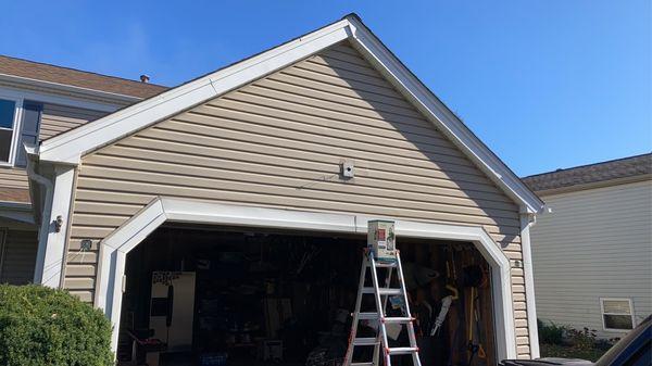 Outdoor garage wiring and light fixture box positioning. All connected to single Switch.