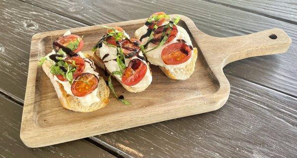 Burrata roasted tomato crostini