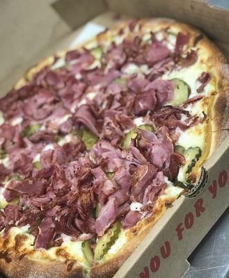 The pastrami pizza never disappoints