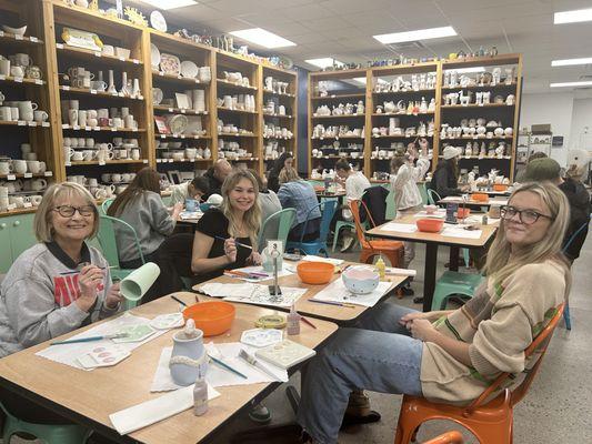 Busy place, lots of ceramics to choose from