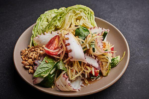 Som Tam Plahmuk / Green Papaya Salad w/ Octopus