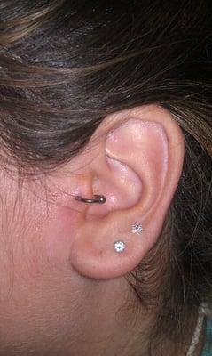 Tragus with hoop