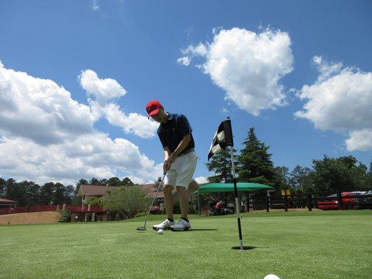 Practice putting green.