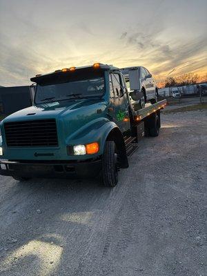 Flat bed and winch services