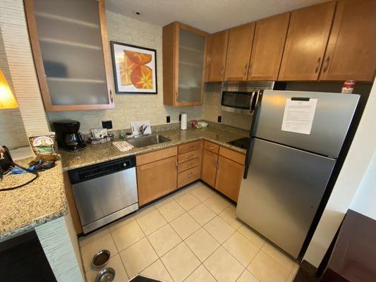 Spacious kitchenette fully stocked with kitchenware & appliances!