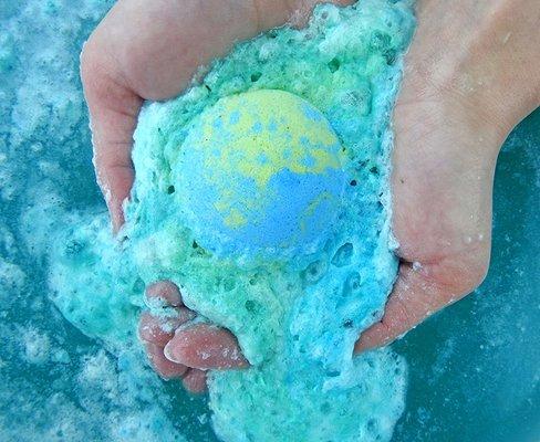 Estes Mega Bath Bomb