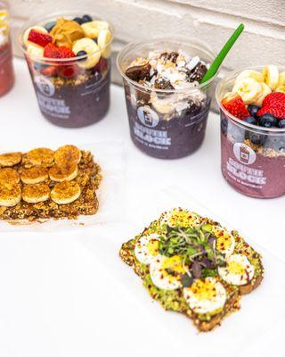 Smoothie bowls + fresh toasts