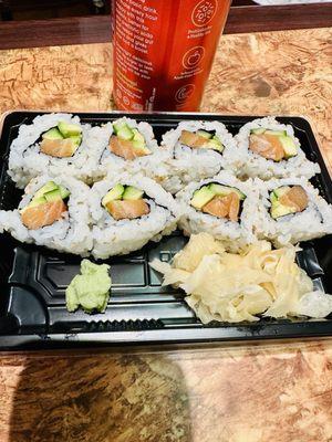 Salmon Roll (8pcs)