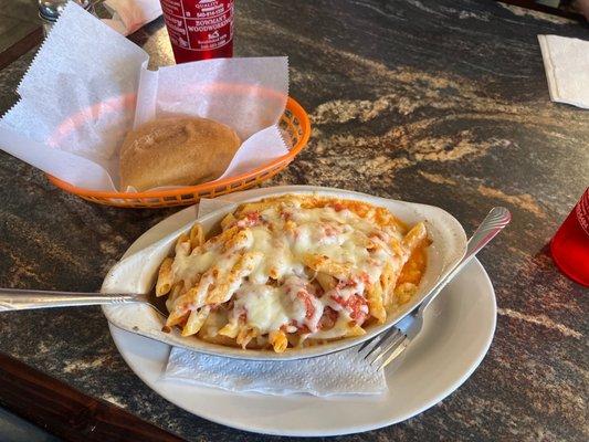 Baked ziti with bread