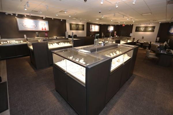 The store is HUGE!! A massive collection of beautiful jewelry and professional consultants at your fingertips.