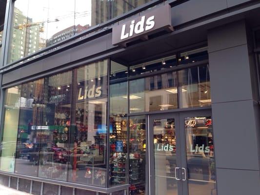 New Lids storefront on Michigan Ave.