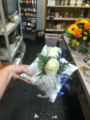 Pillow corsage to go in casket