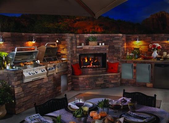 Luxury Outdoor Kitchen Design for the Entertainer in You!