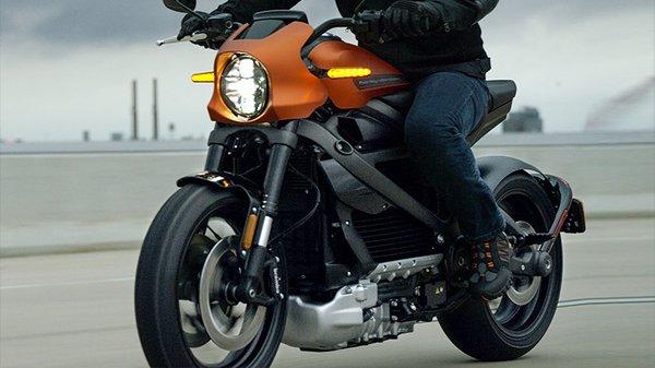 Harley-Davidson LiveWire Instantaneous power the moment you twist the throttle.