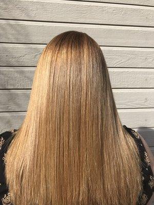 Beautiful highlighted blonde with the gloss treatment