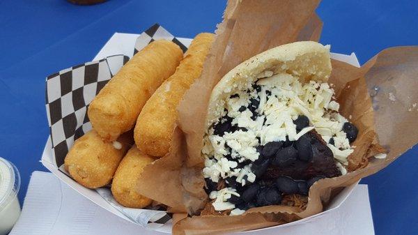 A little bit of heaven. #GetInMyBelly  #arepas #taquenos #yum #ReviewsByRL @elvenezolanoft