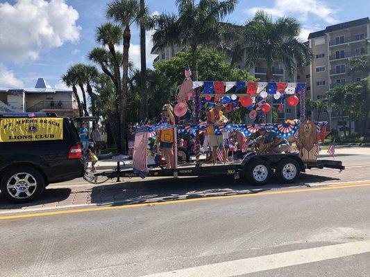 Shrimp festival parade !