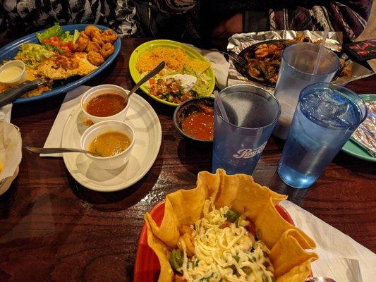 Great shrimp taco salad (but a bit small). Good service.