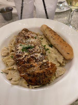 Chicken Alfredo with breadstick