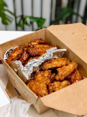 Wings, hot & spicy and soy garlic