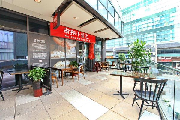 Outdoor Seating at Nan Xiang Soup Dumpling