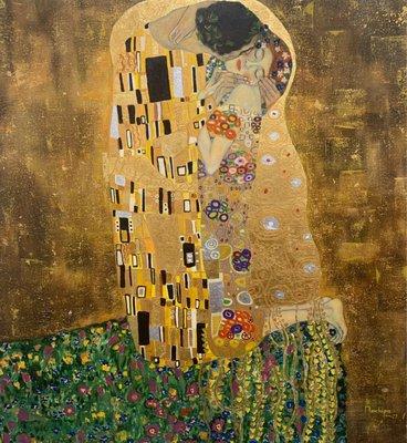 local artist's homage to the classic Gustav Klimt piece "the Kiss"