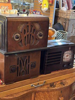 Vintage radios that work.