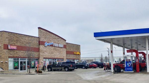 Bolingbrook food Mart.. Mobil gas Dunkin Donuts and Jackie's subs and Gyro