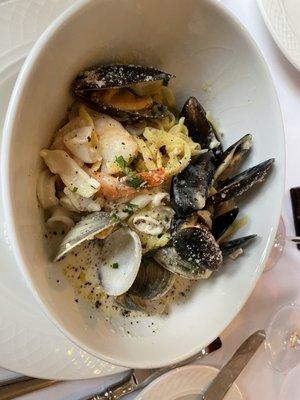 Frutti de Mare - flavorful with just the right amount of seasoning to enhance the taste of the mussels, clams, calamari, and shrimp.