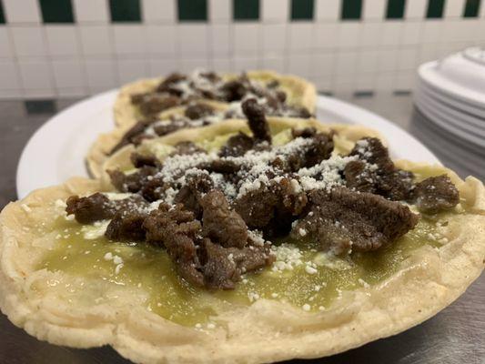 Sopes verdes de bistec $3.25