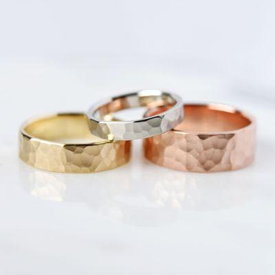 Men's wedding rings in yellow gold, white gold, and rose gold.