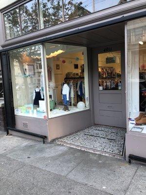 They share a space with children's clothing store: Mini Chic