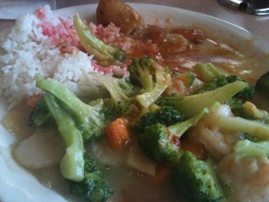 This is the broccoli And shrimp dish. NB: the Red/Pink on the rice is Sweet And sour Sauce