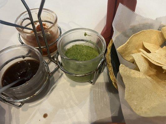 Poppadoms and chutneys