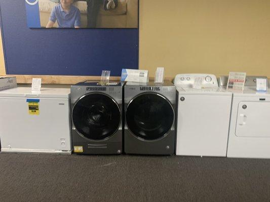 Washers/dryers, chest freezer