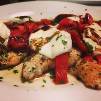 Pollo Sophia
(Grilled Chicken with roasted red peppers, house made fresh mozzarella & a balsamic reduction)