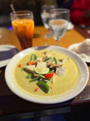 Green lemongrass vegetarian curry with tofu