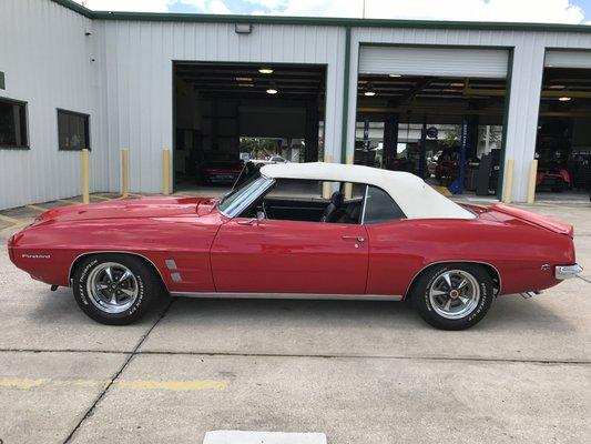 More Classic Car Restorations.   1969 Pontiac FIrebird...NICE!