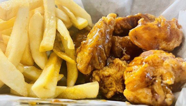 8 Boneless wings with fries $6.99