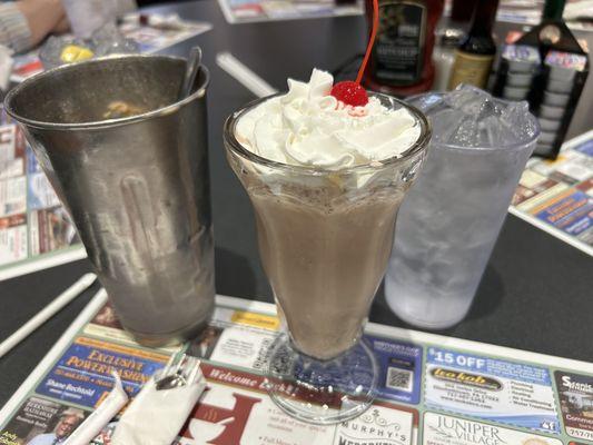 Under-blended chocolate malt. Gritty (malt powder not mixed in) but decent flavor.