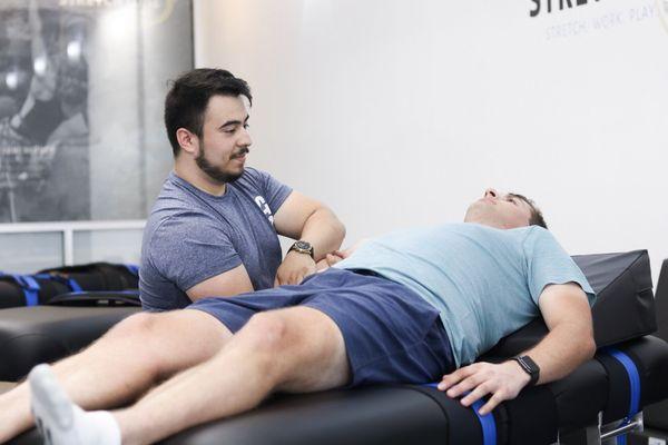 Upper body stretching helps avoid the side effects of "tech neck"