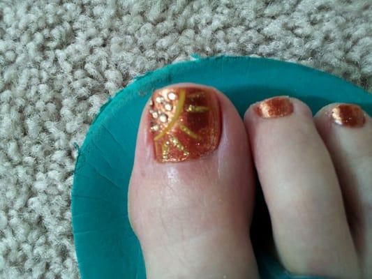 Look at the gorgeous sun she designed for my toe. True artistry