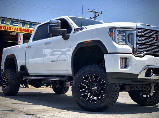 7" Lift + 35x12.50r20 TOYO M/T tires