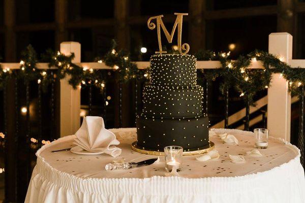 Wedding Cake Black and Gold