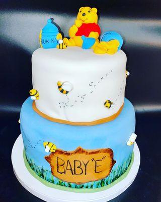 Winnie baby shower cake